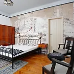 Traditional Modern 3 Bedroom Apartment In Center