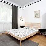 Traditional Modern 3 Bedroom Apartment In Center